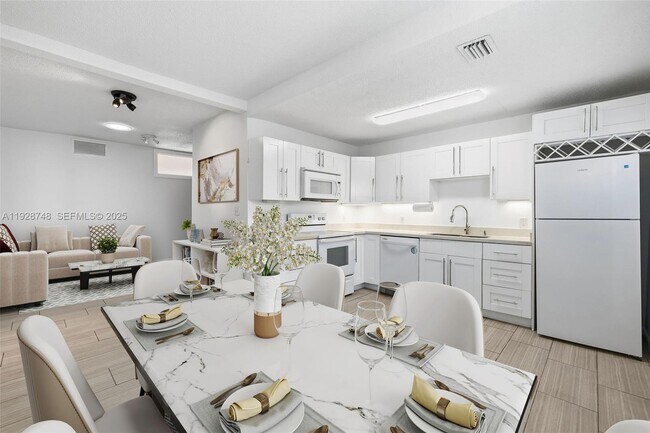 Building Photo - 521 NE 70th St