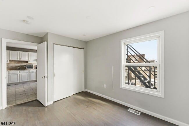 Building Photo - 467 Summer Ave