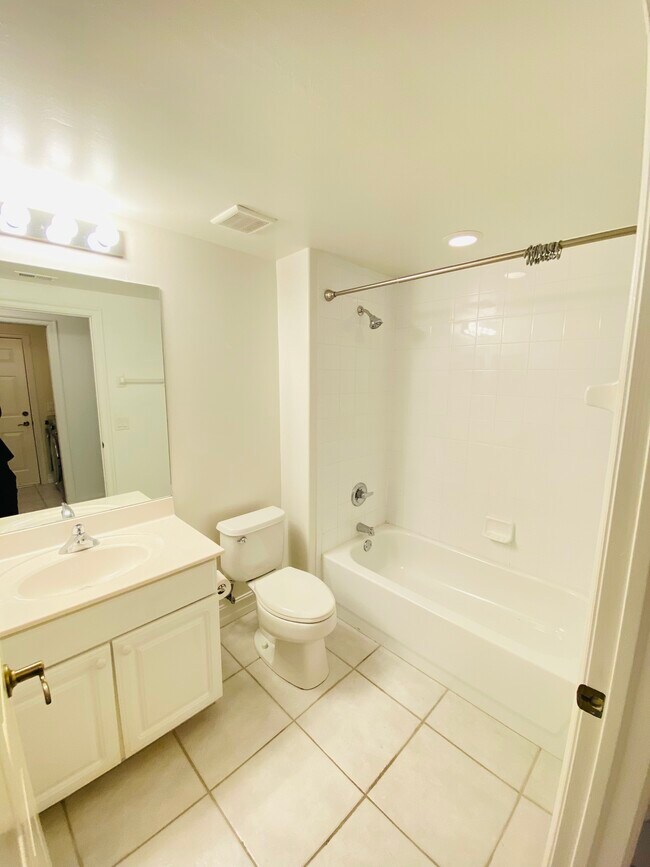 Building Photo - WCR CONDO