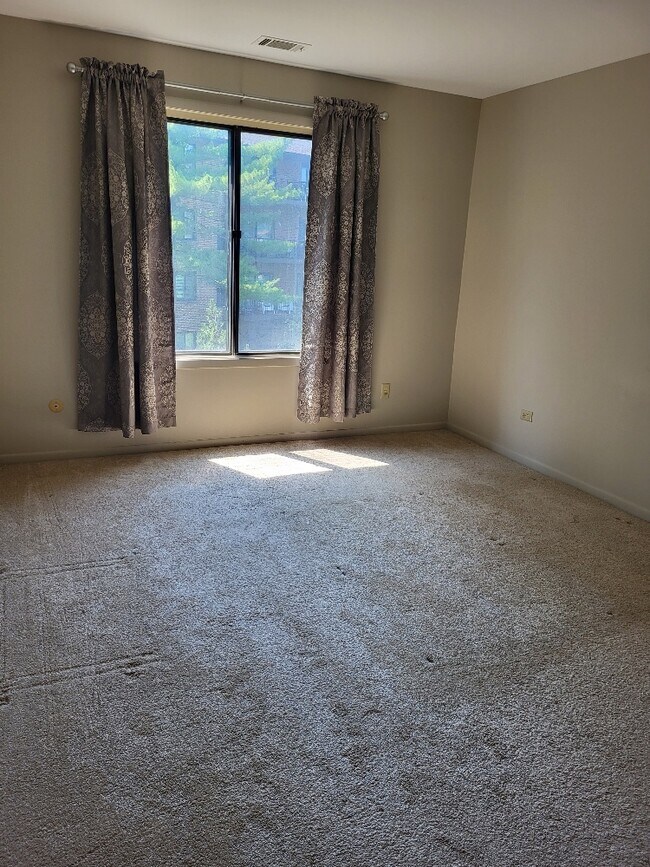 Building Photo - 7510 Farmingdale Dr