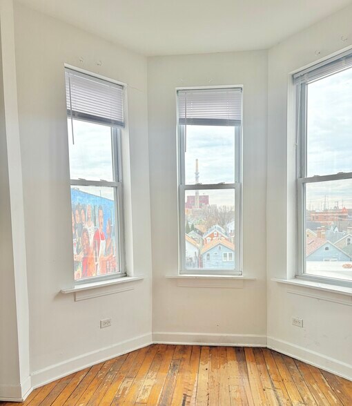 Building Photo - 1112 W 18th St