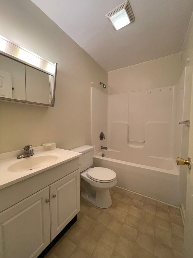 Building Photo - Two Bedroom Apartment for Rent