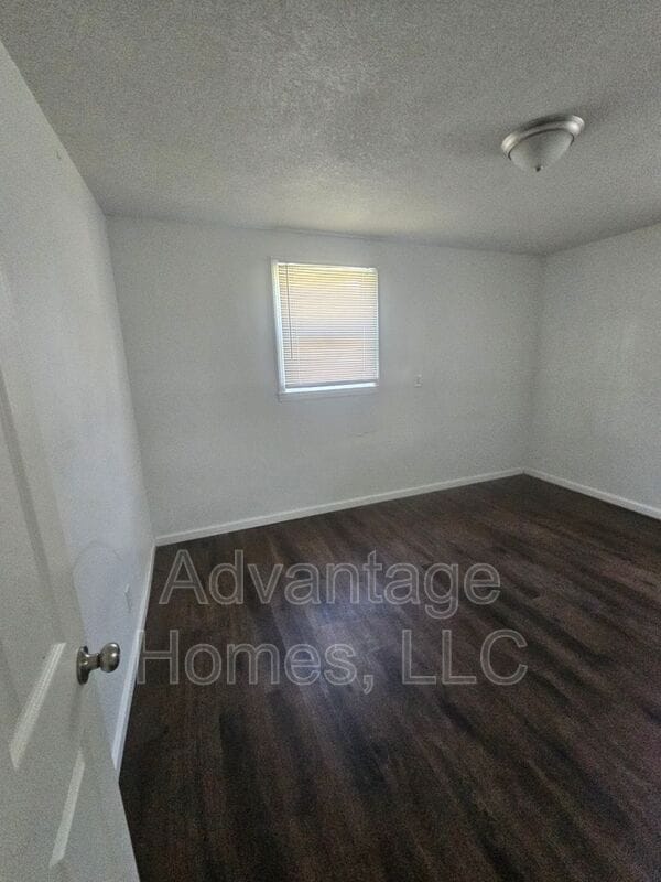 Building Photo - 746 N 70th St