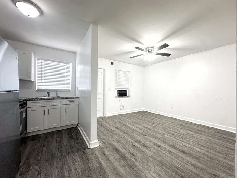 Building Photo - Miami Central