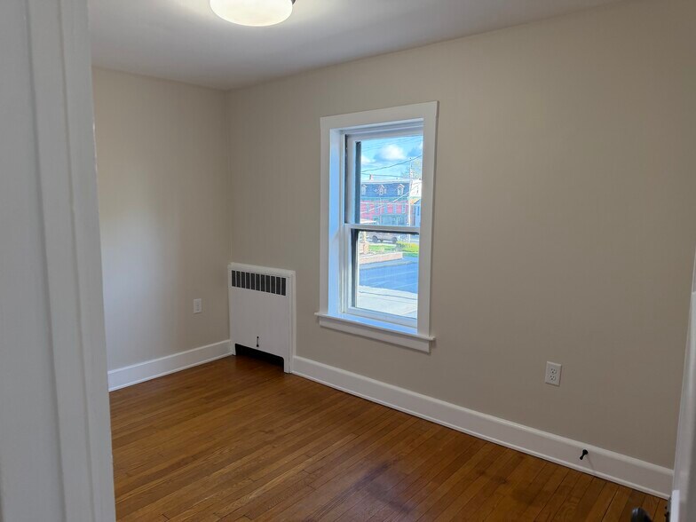 Building Photo - 106 Abbottstown St