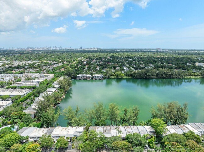 Building Photo - 4905 SW 71st Pl