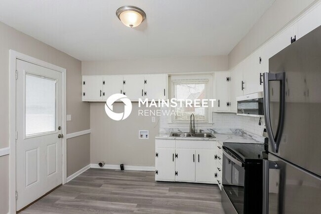 Building Photo - 3 Bedroom Pet-Friendly Home in LOUISVILLE, KY with Main Street Renewal