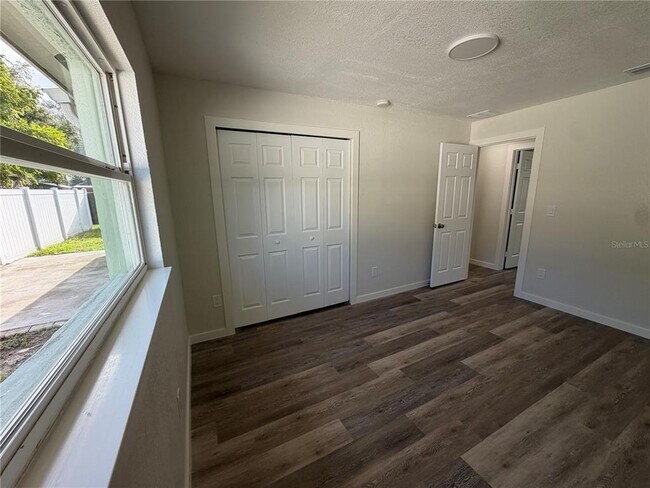 Building Photo - 301 Lesesne St