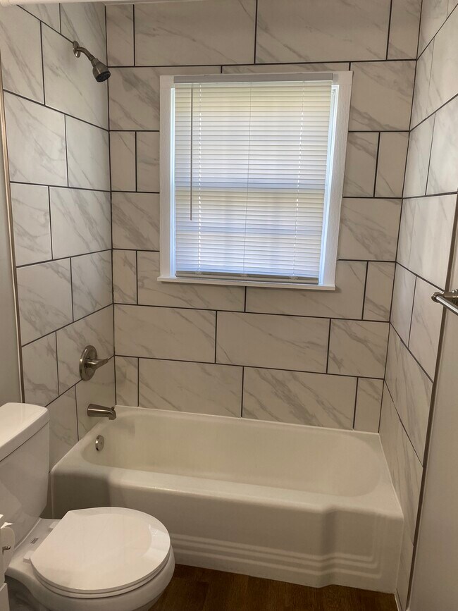 Shower - 2806 Highland Dr