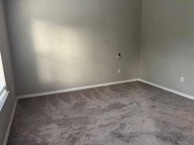 Building Photo - Fully Remodeled 3-Bed, 2.5-Bath Townhouse