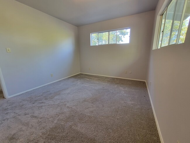 Building Photo - 330 Sky Vista Way