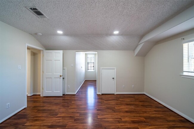 Building Photo - 9223 Marlive Ln
