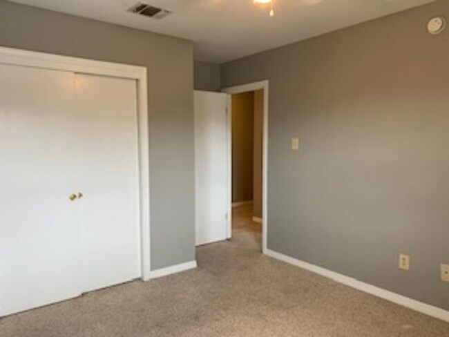 Building Photo - 10301 Loma Vista Dr