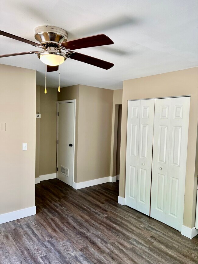 Building Photo - 918 Badger Ln