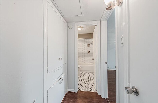 Building Photo - 2601 Bellefontaine St