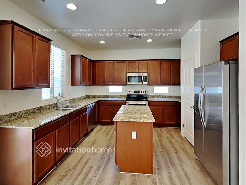 Building Photo - 1449 S Colt Dr