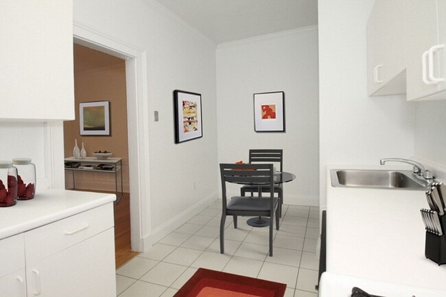 Building Photo - Avl NOW - No Fee! Spacious, modern 2BR near Wash Sq, Cleveland Circle!