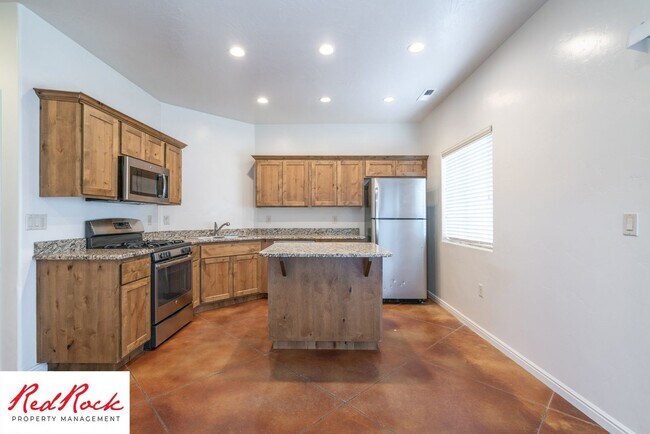 Building Photo - Dog Friendly, 3 Bedroom Townhome. $300 Off First Full Month's Rent!