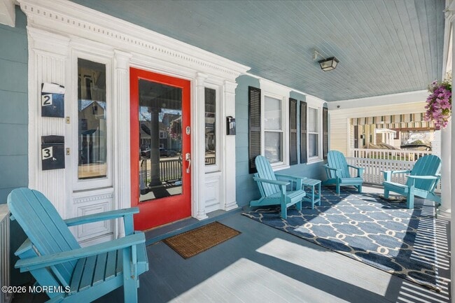 Building Photo - 123 Main Ave