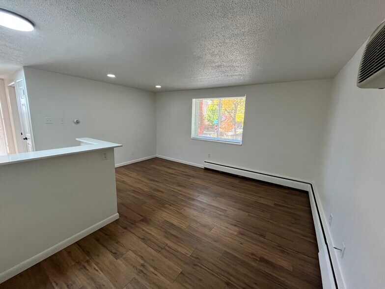 Building Photo - 165 S Clarkson St