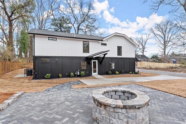 Building Photo - 1552 N Ellington St SE