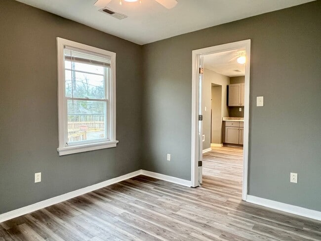 Building Photo - 3209 Chesham St