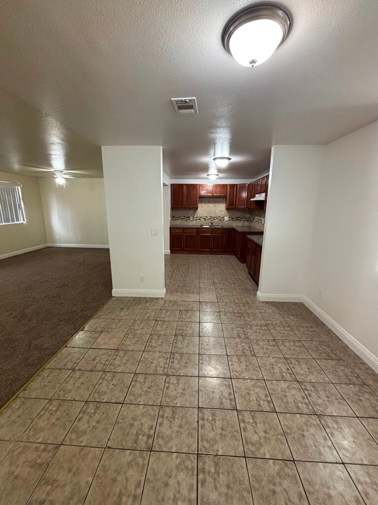 Building Photo - 157 W 89th St