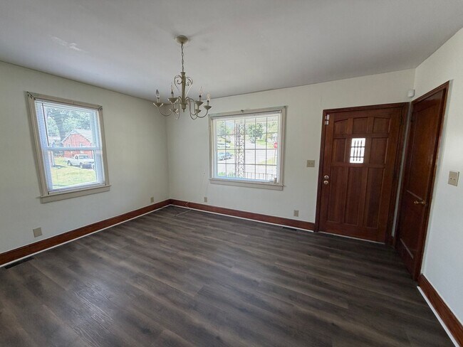 Building Photo - 239 Motley Ave