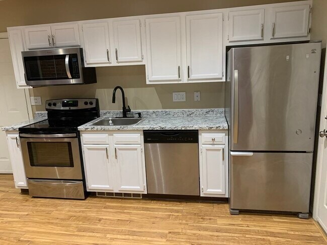 Building Photo - 1098 Stafford St