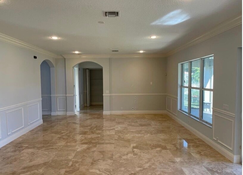 Building Photo - 9326 Plantation Estates Dr