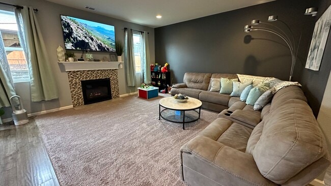Building Photo - Gorgeous Corner lot 4 bed home! Happy Vall...
