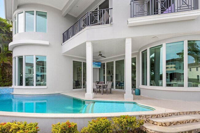 Building Photo - 863 Enfield St