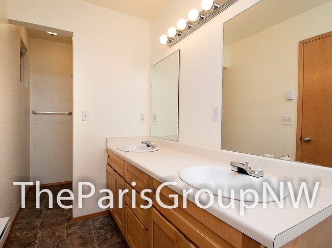 Building Photo - Big & Beautiful South Seattle 2BR/2BA