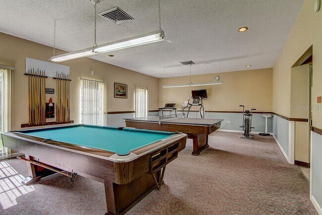 Building Photo - 1403 Arrowhead Cir W