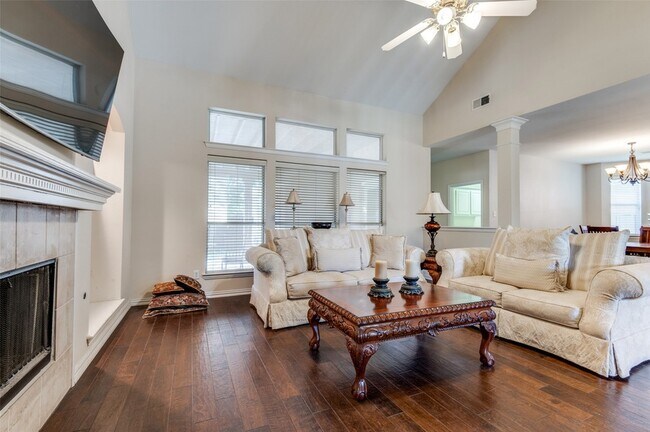 Building Photo - 928 Hidden Hollow Ct