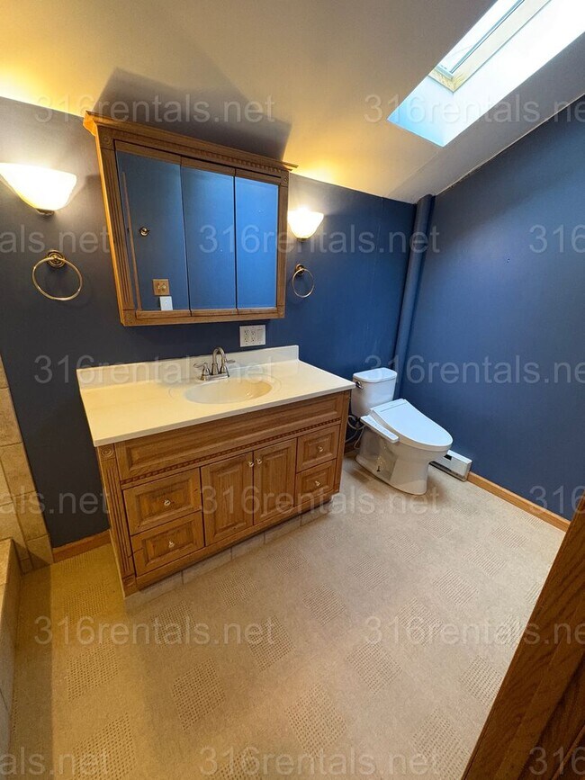 Building Photo - $1150 - 3 bed 1 bath - Single Family Home