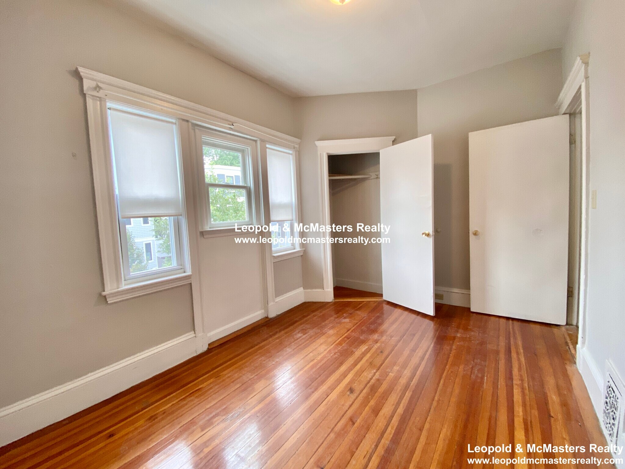 Building Photo - 19 Roseclair St