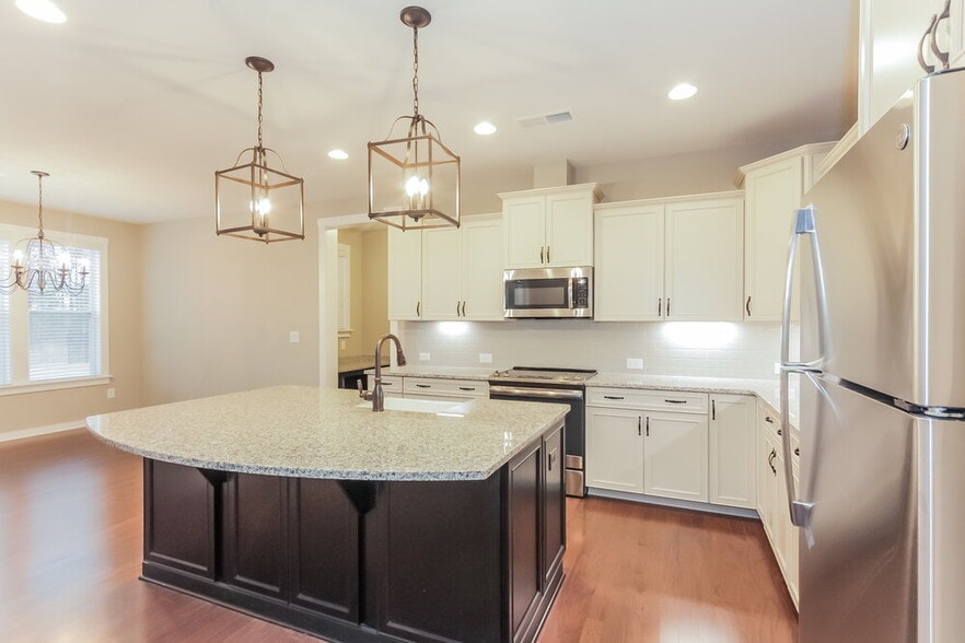 Building Photo - 952 Elderberry Ln