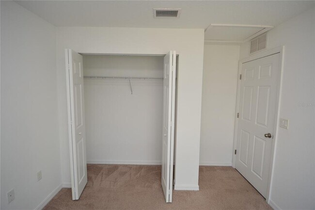 Building Photo - 33 Rosecroft Ln