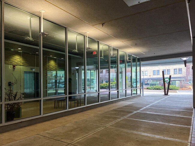 Building Photo - 3,400 SQFT CONDO IN DOWNTOWN CHAMPAIGN W/ ...