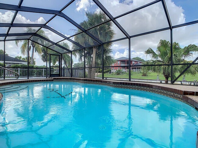 Building Photo - Port Charlotte Waterfront Pool Home - Grea...