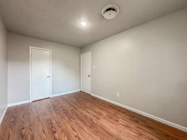 Building Photo - 2802 Grinnell Ave