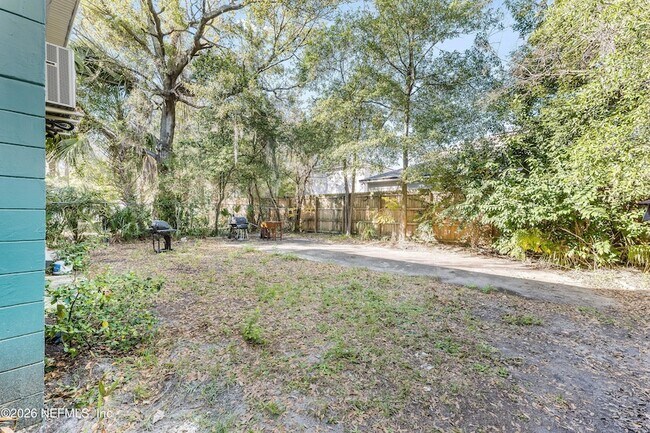 Building Photo - 231 E 16th St