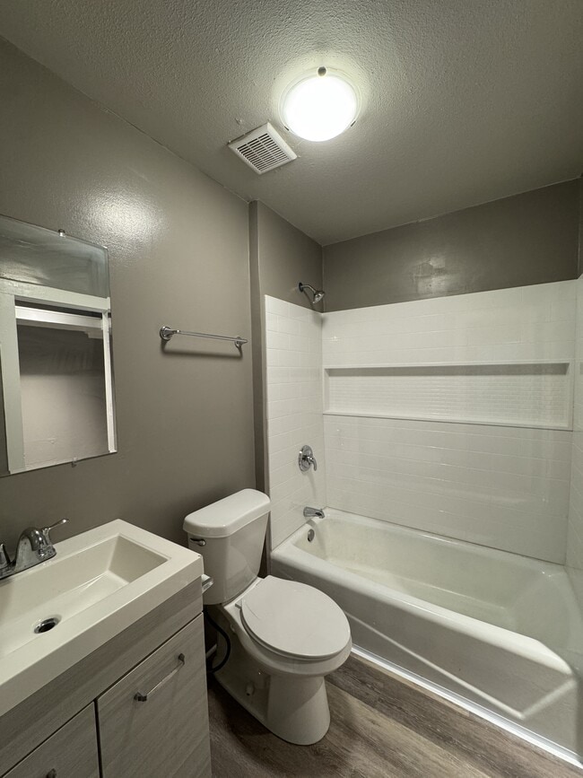 Building Photo - 413 Osage St