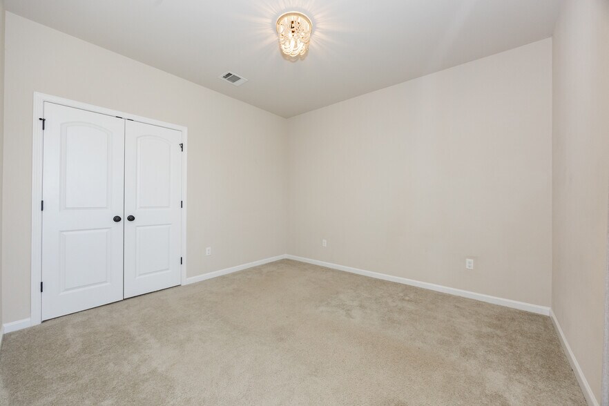 Building Photo - 8578 Arabella Ave