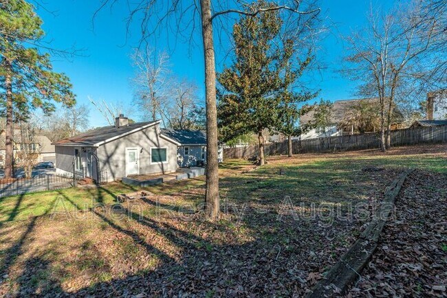 Building Photo - 250 Brooks Dr