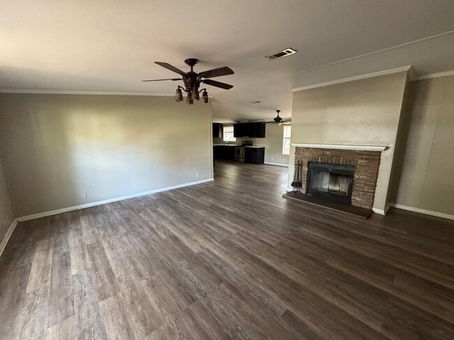 Building Photo - 237 Temple Cir W