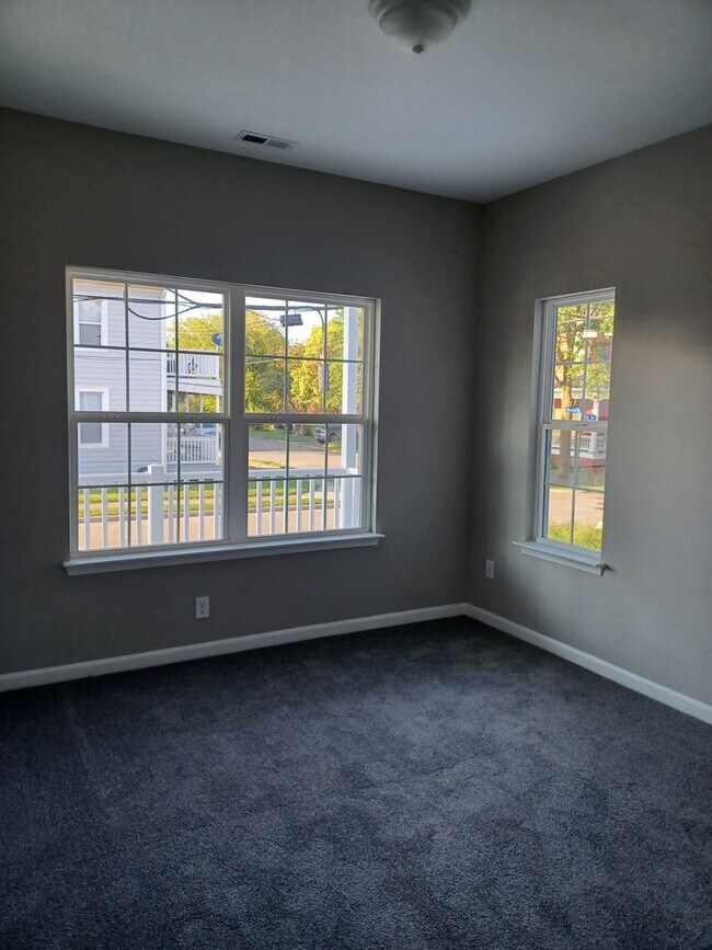 Building Photo - Newly Constructed 5 Bedroom Home in Hampton