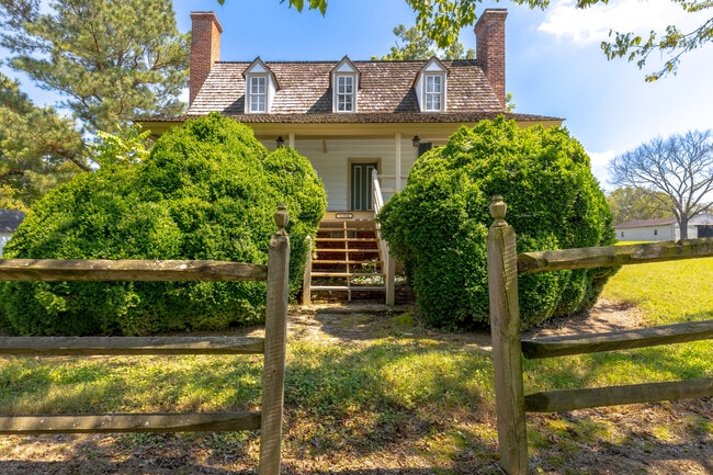 Building Photo - 11826 Colonial Trail W