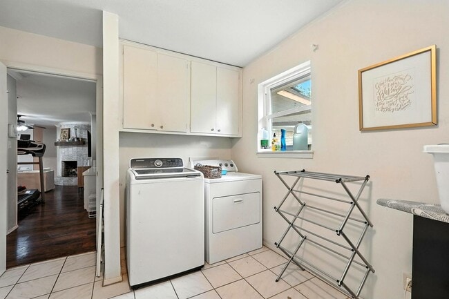 Building Photo - 3026 Ventura Dr